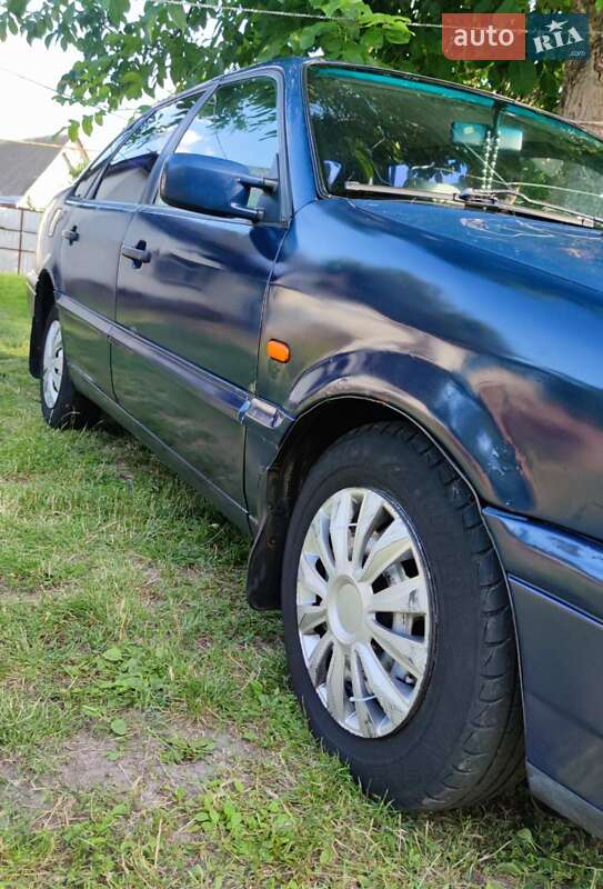 Седан Volkswagen Passat 1994 в Золотоноші