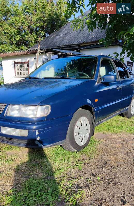 Седан Volkswagen Passat 1994 в Золотоноші