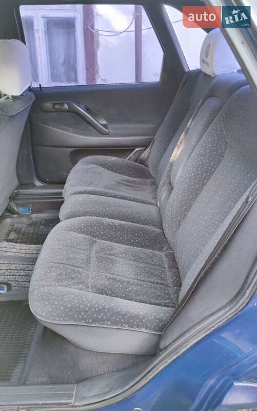 Седан Volkswagen Passat 1994 в Золотоноші