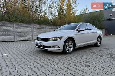 Седан Volkswagen Passat 2015 в Ужгороде