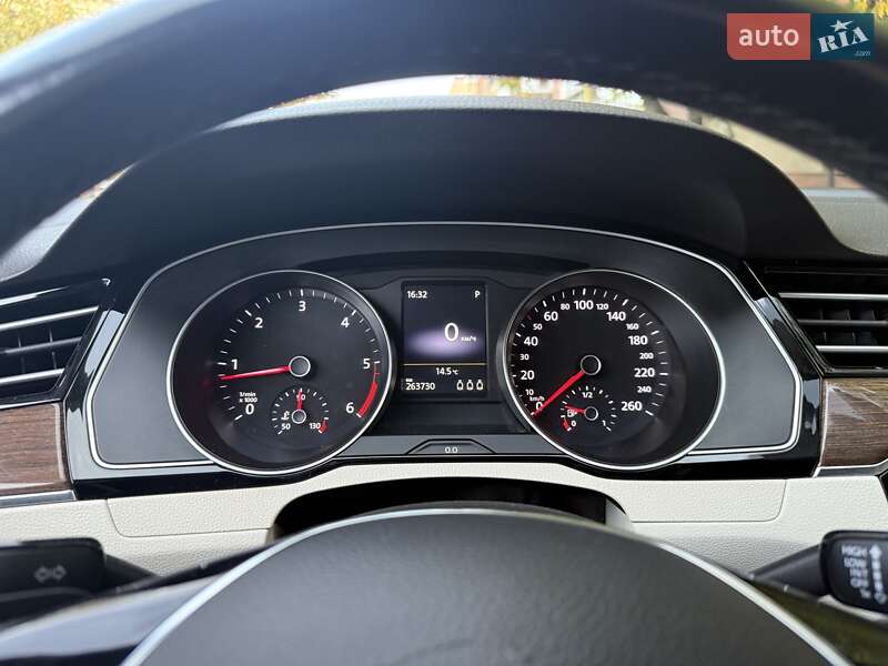 Седан Volkswagen Passat 2015 в Ужгороді