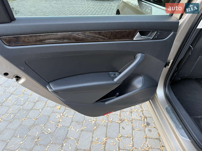 Седан Volkswagen Passat 2015 в Тернополі