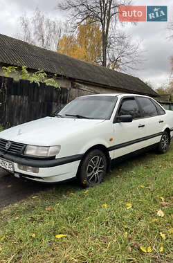 Седан Volkswagen Passat 1995 в Гадячі