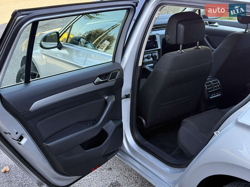 Универсал Volkswagen Passat 2018 в Дубно