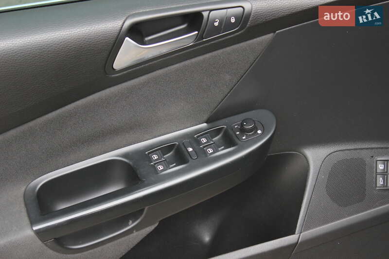 Седан Volkswagen Passat 2009 в Днепре