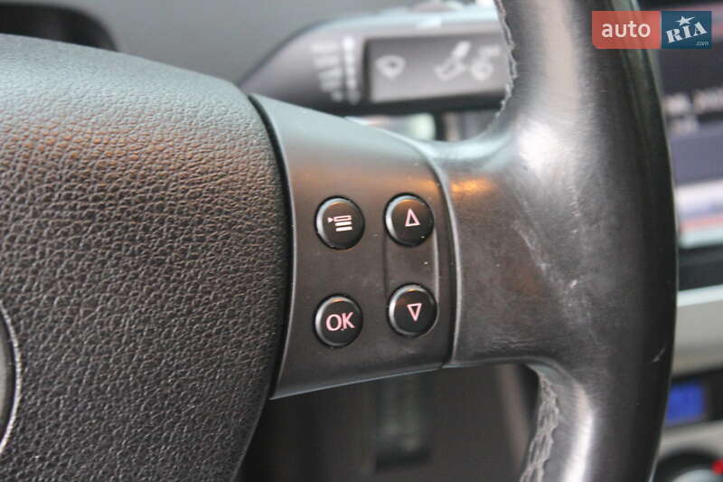 Седан Volkswagen Passat 2009 в Днепре