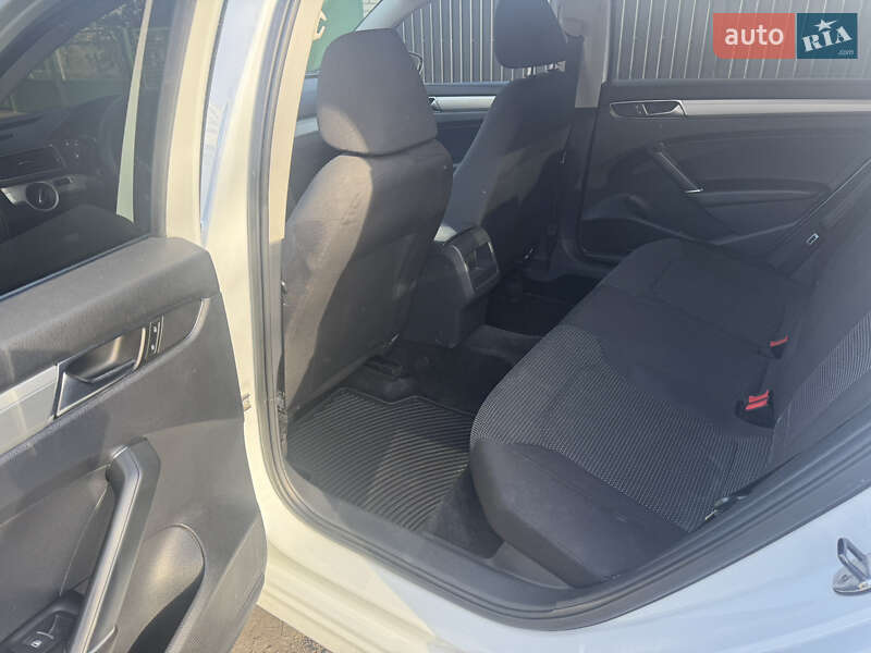 Седан Volkswagen Passat 2017 в Одессе