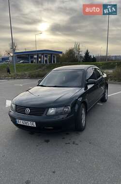Седан Volkswagen Passat 1996 в Києві