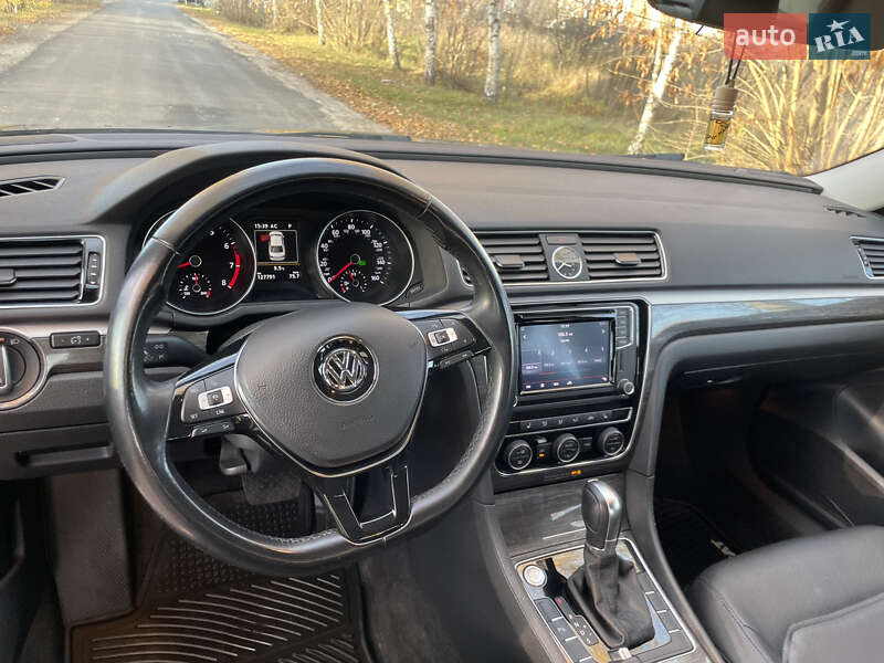 Седан Volkswagen Passat 2017 в Києві