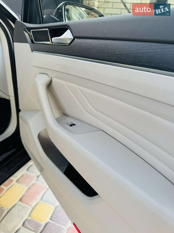 Седан Volkswagen Passat 2020 в Києві