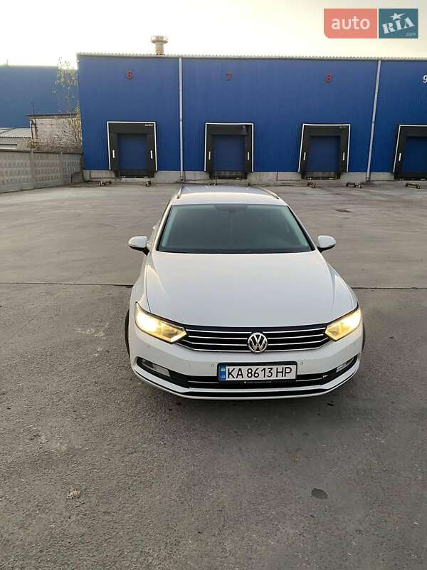 Универсал Volkswagen Passat 2017 в Житомире