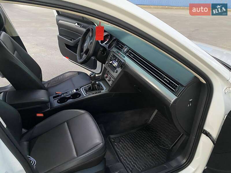Универсал Volkswagen Passat 2017 в Житомире