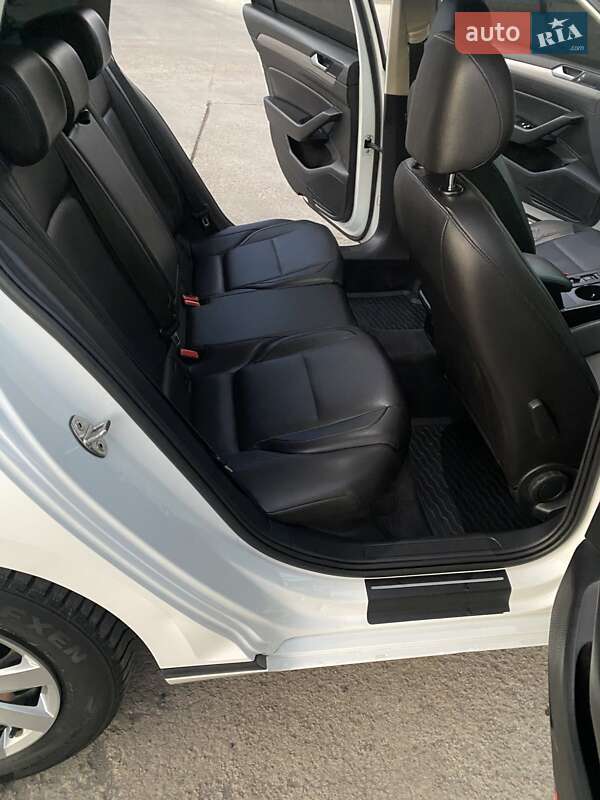 Универсал Volkswagen Passat 2017 в Житомире