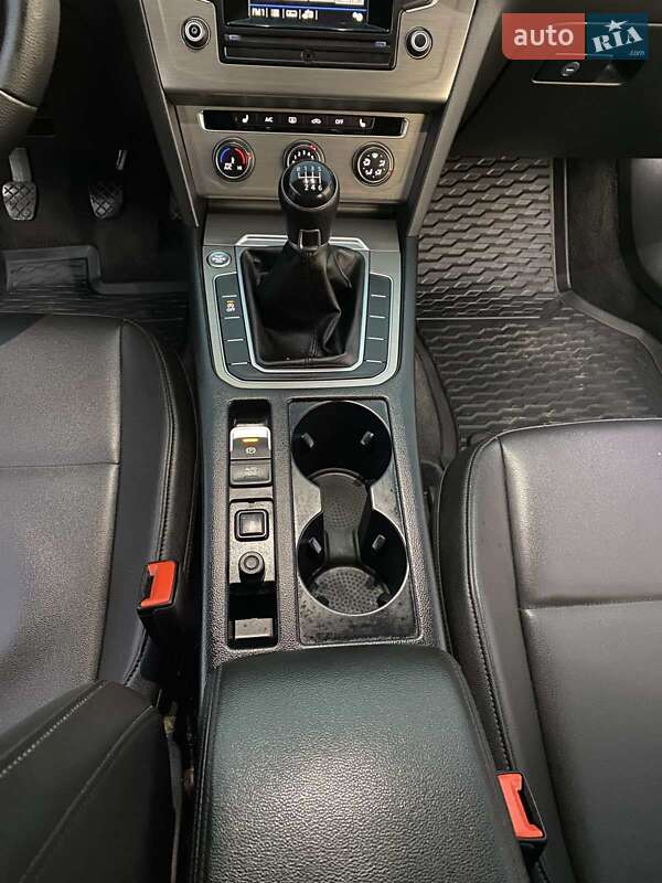 Универсал Volkswagen Passat 2017 в Житомире