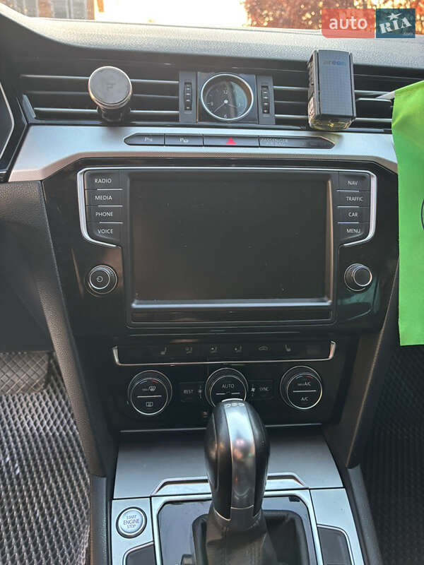 Универсал Volkswagen Passat 2015 в Житомире фото 25 Универсал Volkswagen Passat 2015 в Житомире