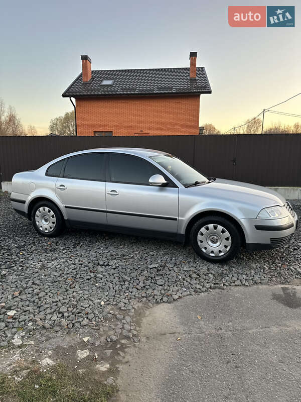Седан Volkswagen Passat 2004 в Хмельницком