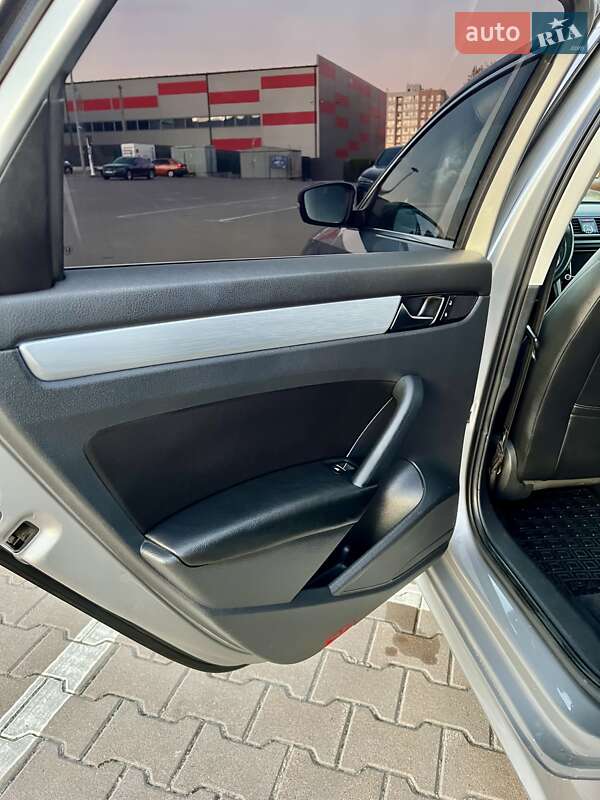 Седан Volkswagen Passat 2012 в Софиевской Борщаговке