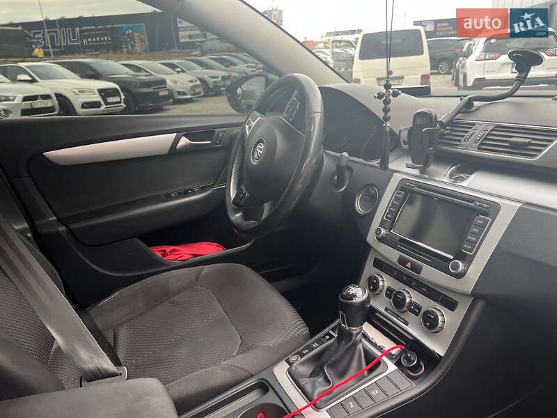 Універсал Volkswagen Passat 2013 в Львові
