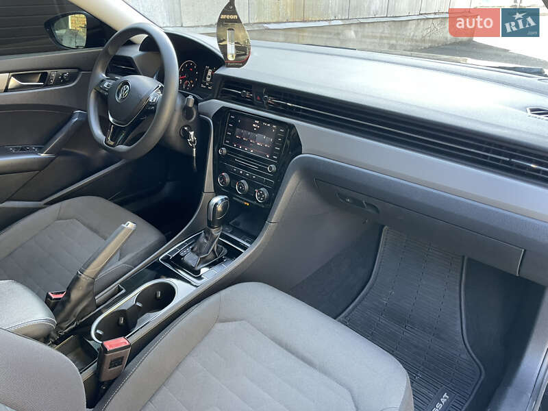 Седан Volkswagen Passat 2020 в Хмельницком
