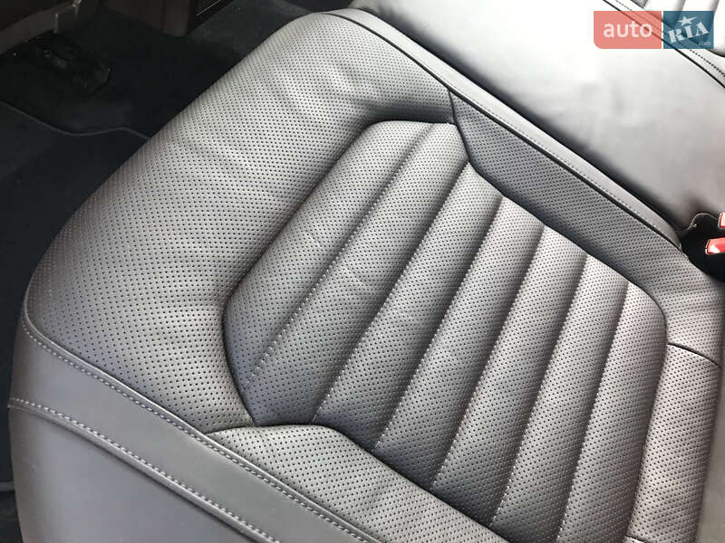 Універсал Volkswagen Passat 2013 в Чернівцях