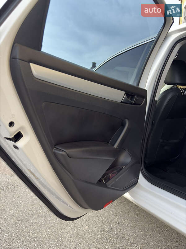 Седан Volkswagen Passat 2012 в Киеве фото 27 Седан Volkswagen Passat 2012 в Киеве
