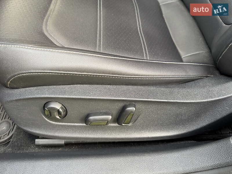 Седан Volkswagen Passat 2020 в Львові