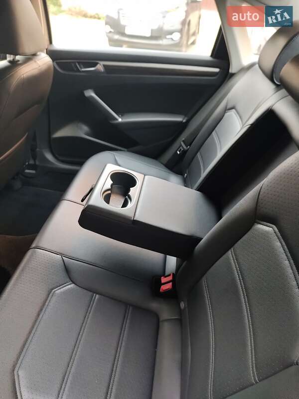 Седан Volkswagen Passat 2016 в Киеве