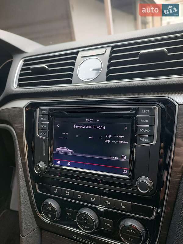 Седан Volkswagen Passat 2016 в Киеве