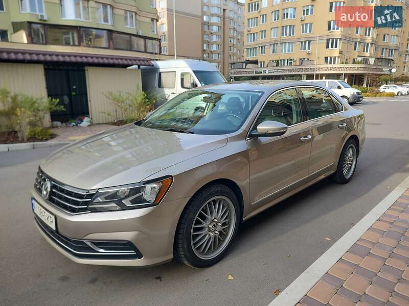 Седан Volkswagen Passat 2016 в Киеве