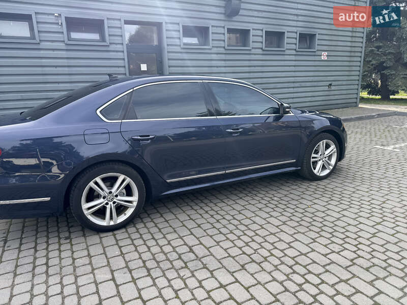 Седан Volkswagen Passat 2014 в Ивано-Франковске