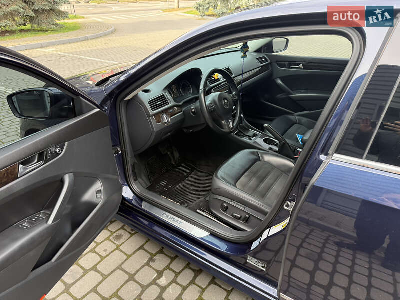 Седан Volkswagen Passat 2014 в Ивано-Франковске