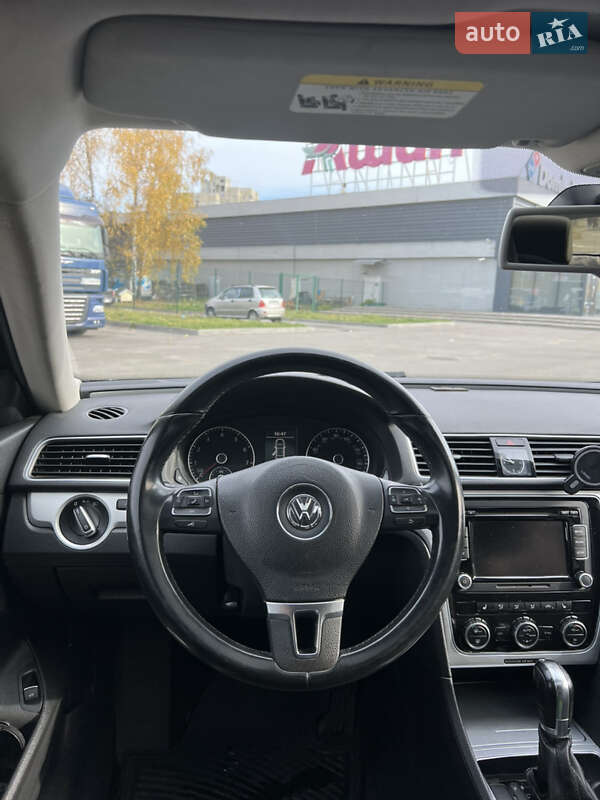 Седан Volkswagen Passat 2012 в Киеве