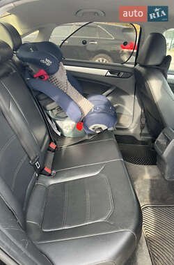Седан Volkswagen Passat 2012 в Киеве