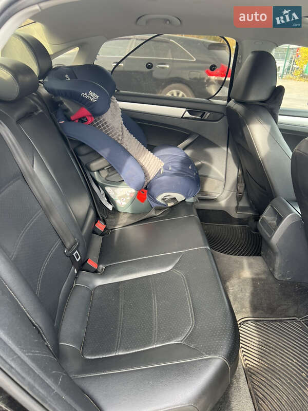 Седан Volkswagen Passat 2012 в Киеве