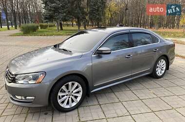 Седан Volkswagen Passat 2012 в Киеве