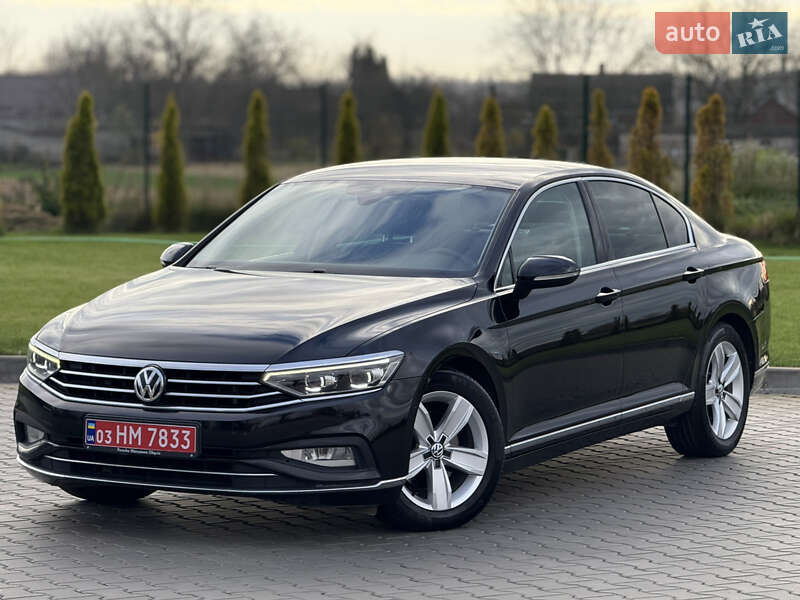 Седан Volkswagen Passat 2019 в Луцьку