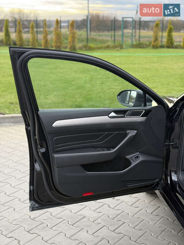 Седан Volkswagen Passat 2019 в Луцьку