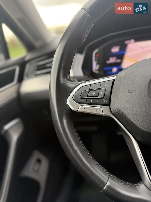 Седан Volkswagen Passat 2019 в Луцьку