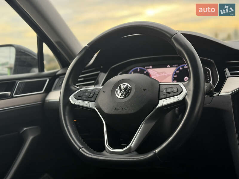 Седан Volkswagen Passat 2019 в Луцьку