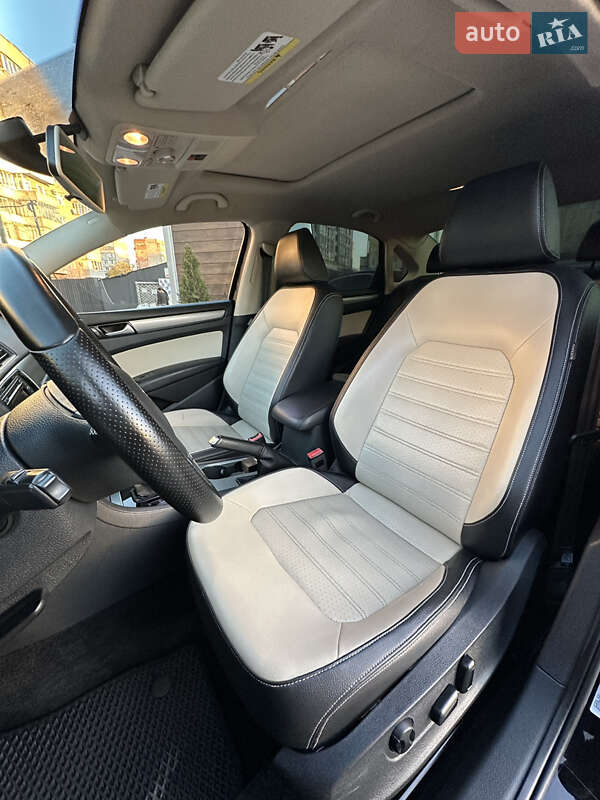 Седан Volkswagen Passat 2015 в Ивано-Франковске