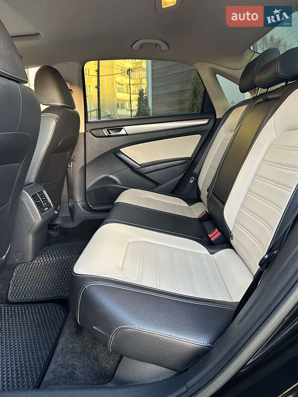 Седан Volkswagen Passat 2015 в Ивано-Франковске