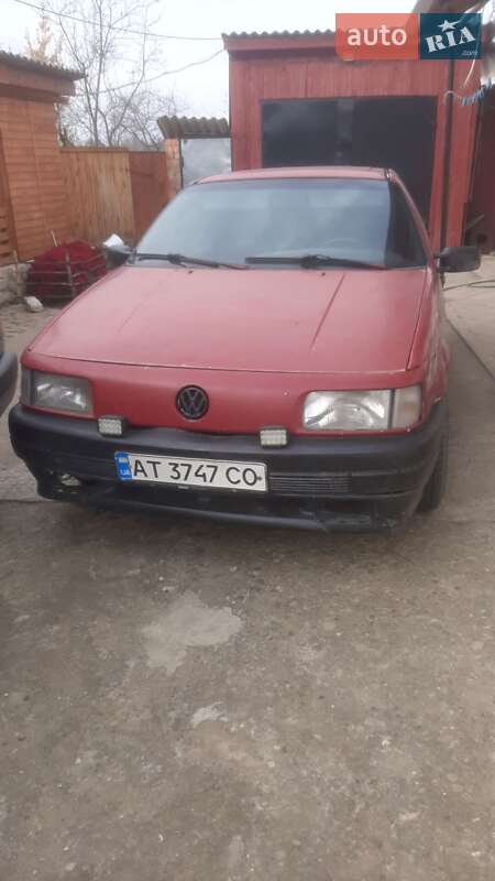 Седан Volkswagen Passat 1991 в Вижнице