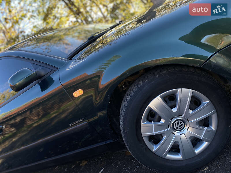 Седан Volkswagen Passat 1999 в Бориславе
