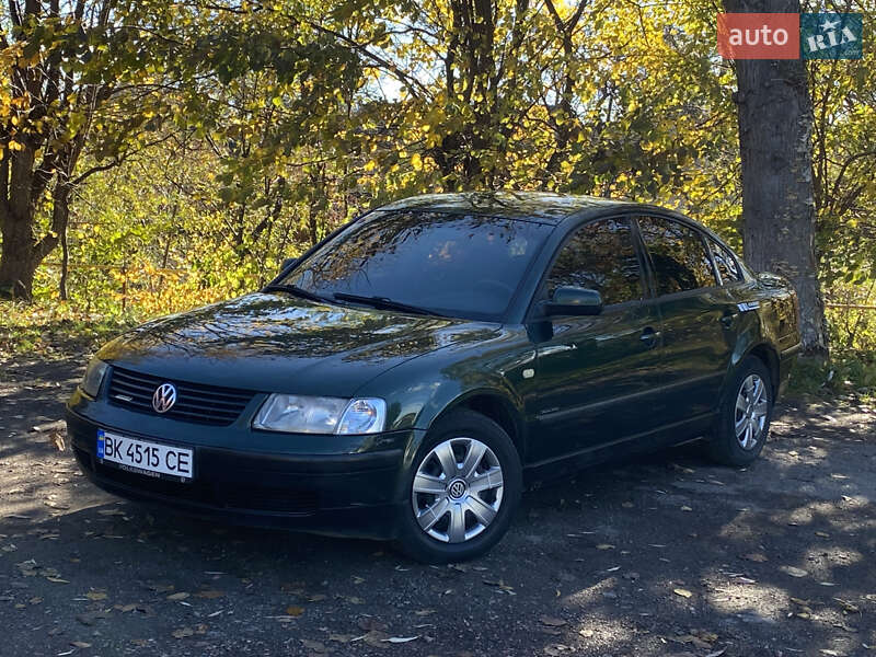 Седан Volkswagen Passat 1999 в Бориславе