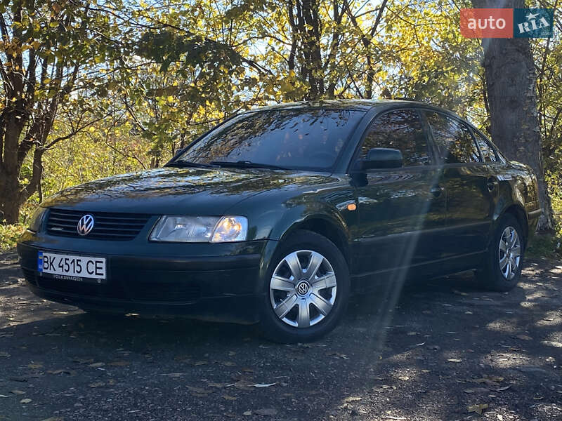 Седан Volkswagen Passat 1999 в Бориславе