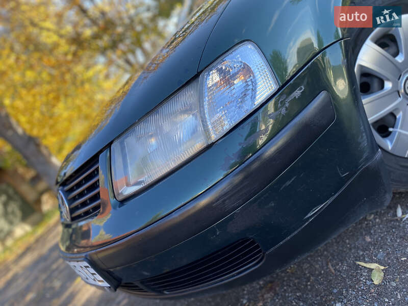 Седан Volkswagen Passat 1999 в Бориславе