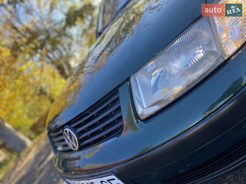 Седан Volkswagen Passat 1999 в Бориславе