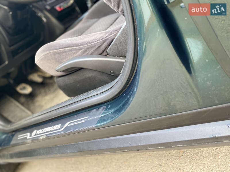 Седан Volkswagen Passat 1999 в Бориславе