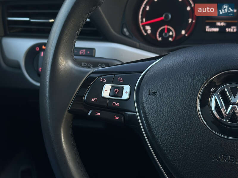 Седан Volkswagen Passat 2021 в Киеве
