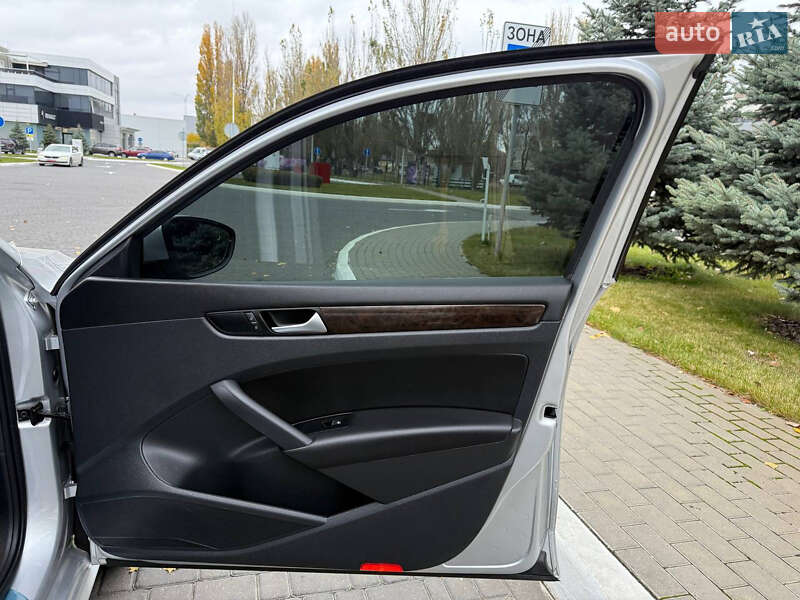 Седан Volkswagen Passat 2014 в Одесі фото 48 Седан Volkswagen Passat 2014 в Одесі